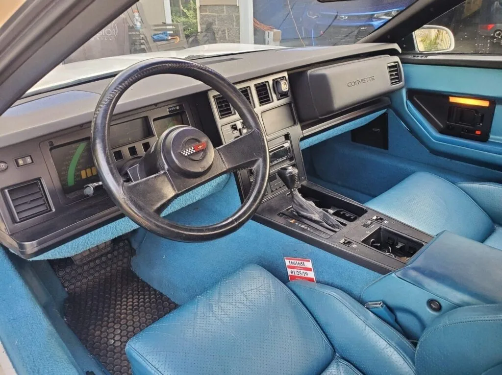 corvette-c4-1983-interieur.jpg