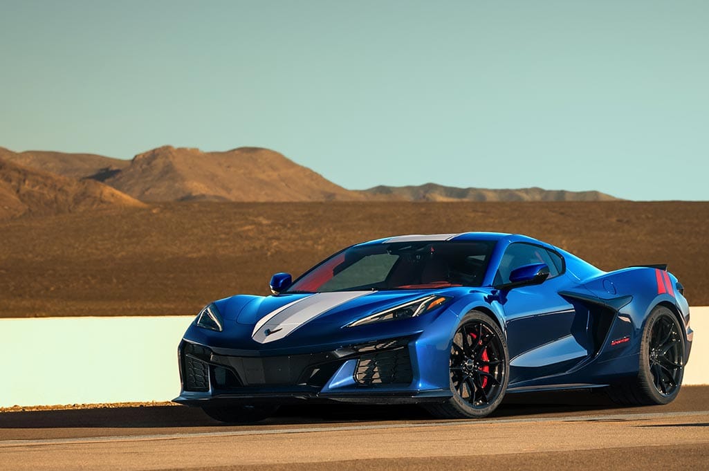 Corvette Grand Sport 2027 Admiral Blue photographiée dans le désert