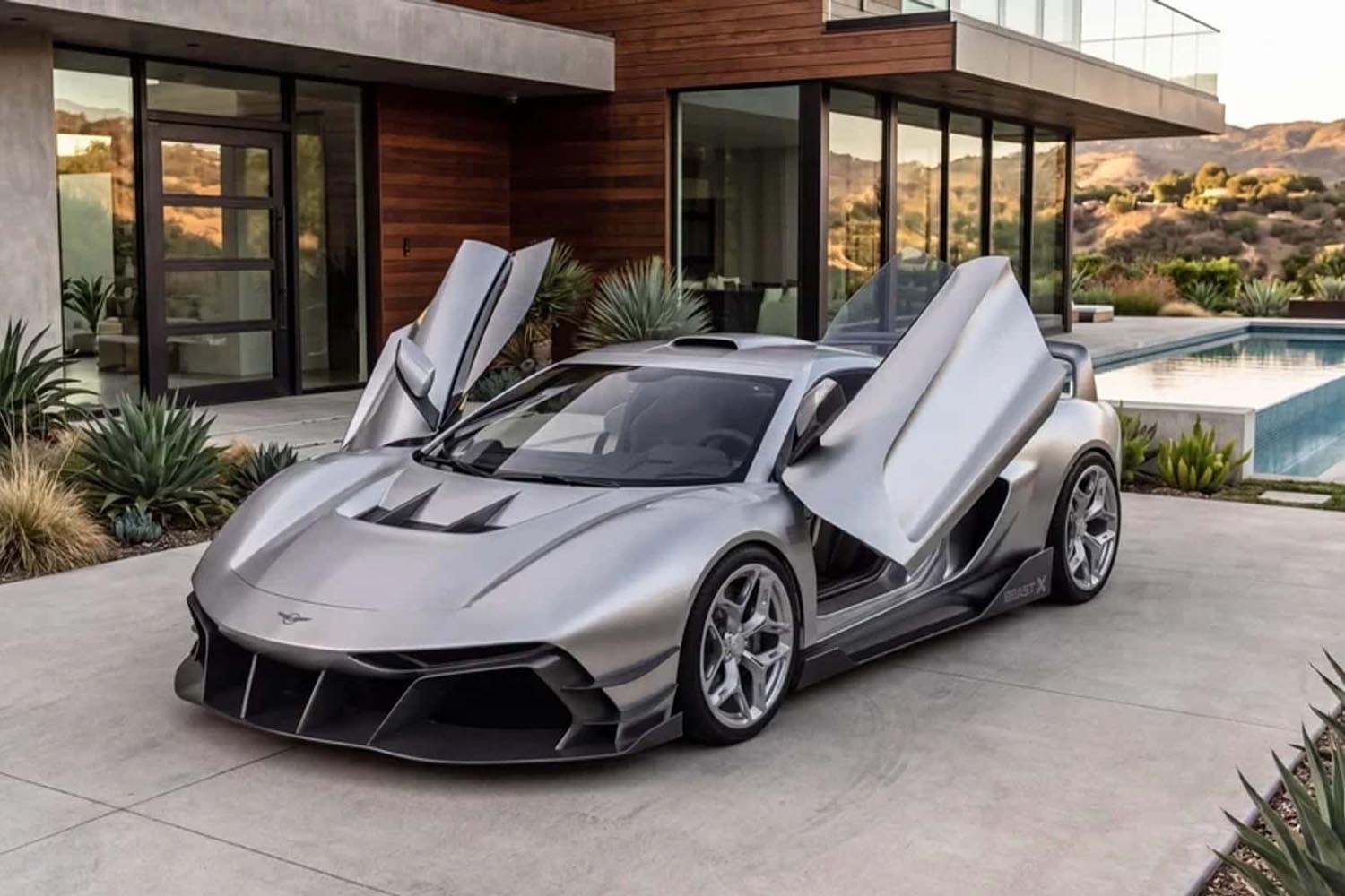 Rezvani Beast X avec ses portes ouvertes vers le haut